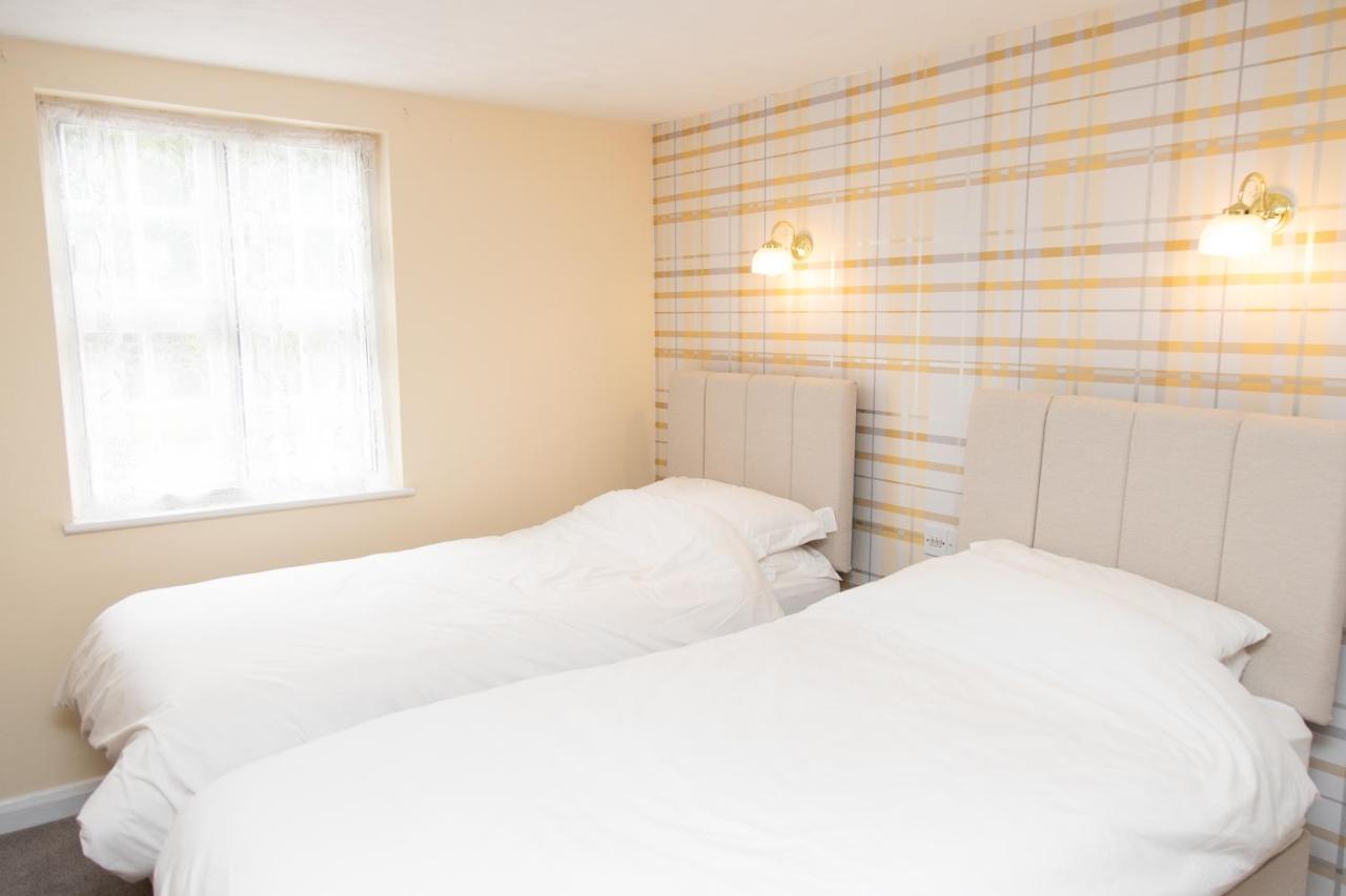 The Unicorn Inn Newton Solney Esterno foto