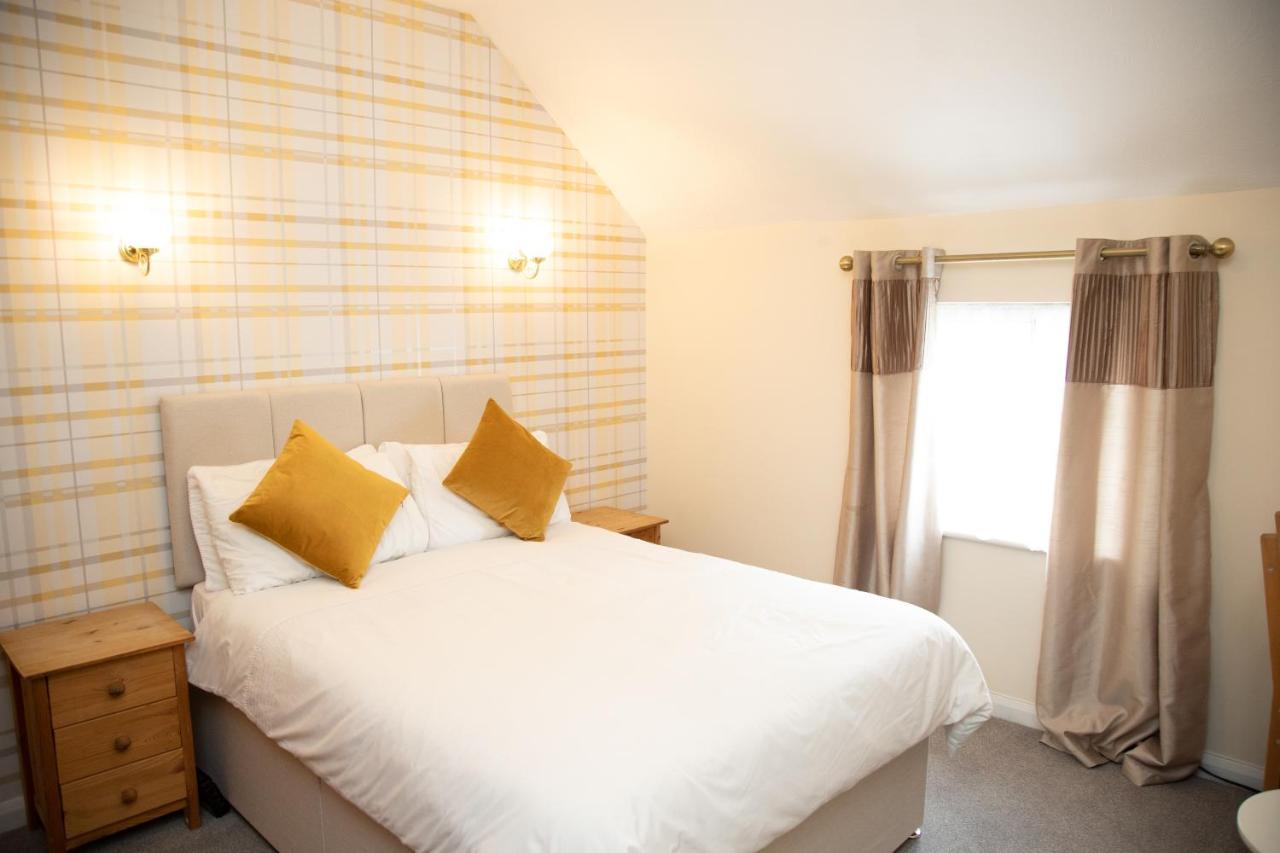 The Unicorn Inn Newton Solney Esterno foto