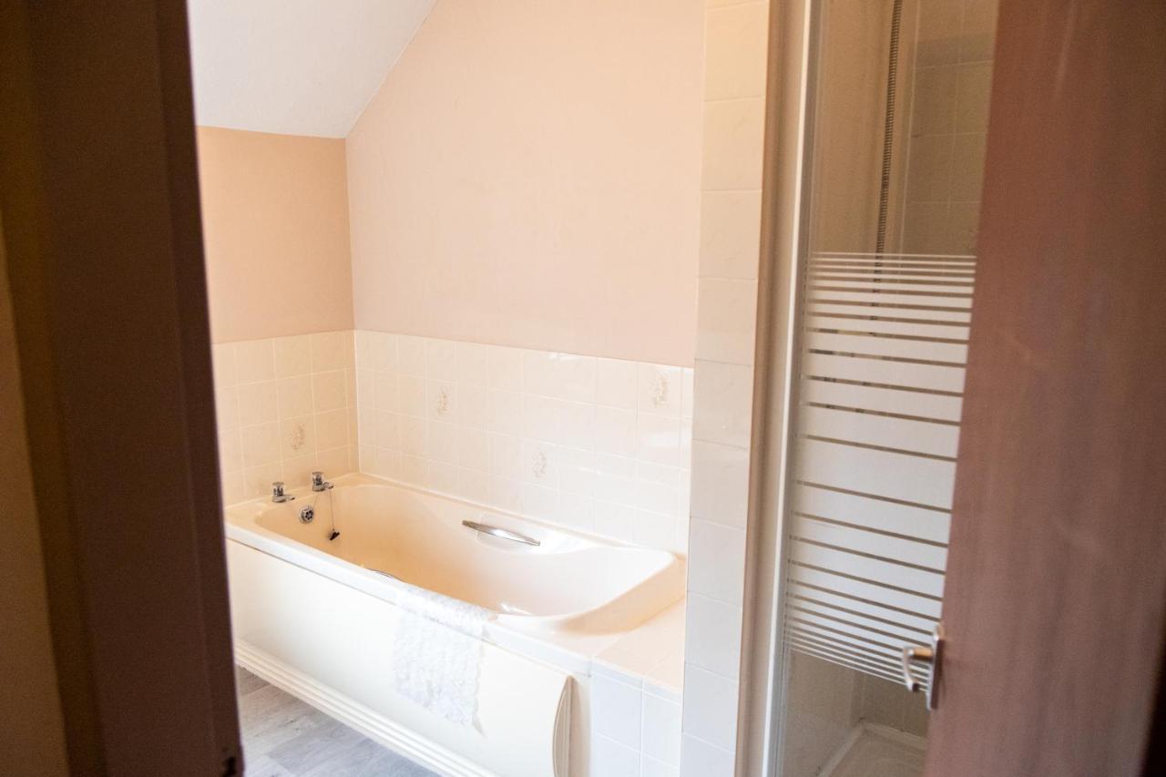 The Unicorn Inn Newton Solney Esterno foto