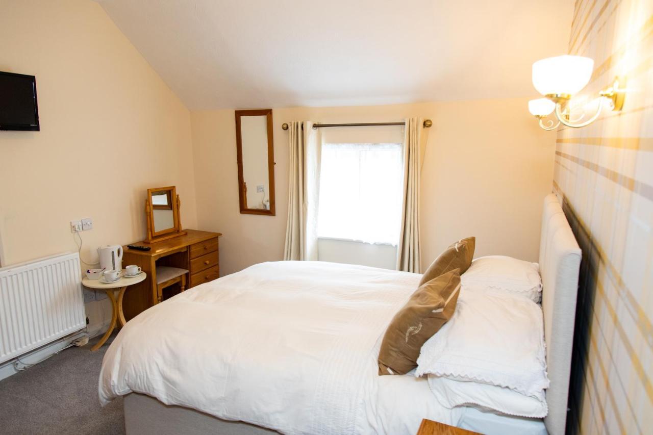 The Unicorn Inn Newton Solney Esterno foto