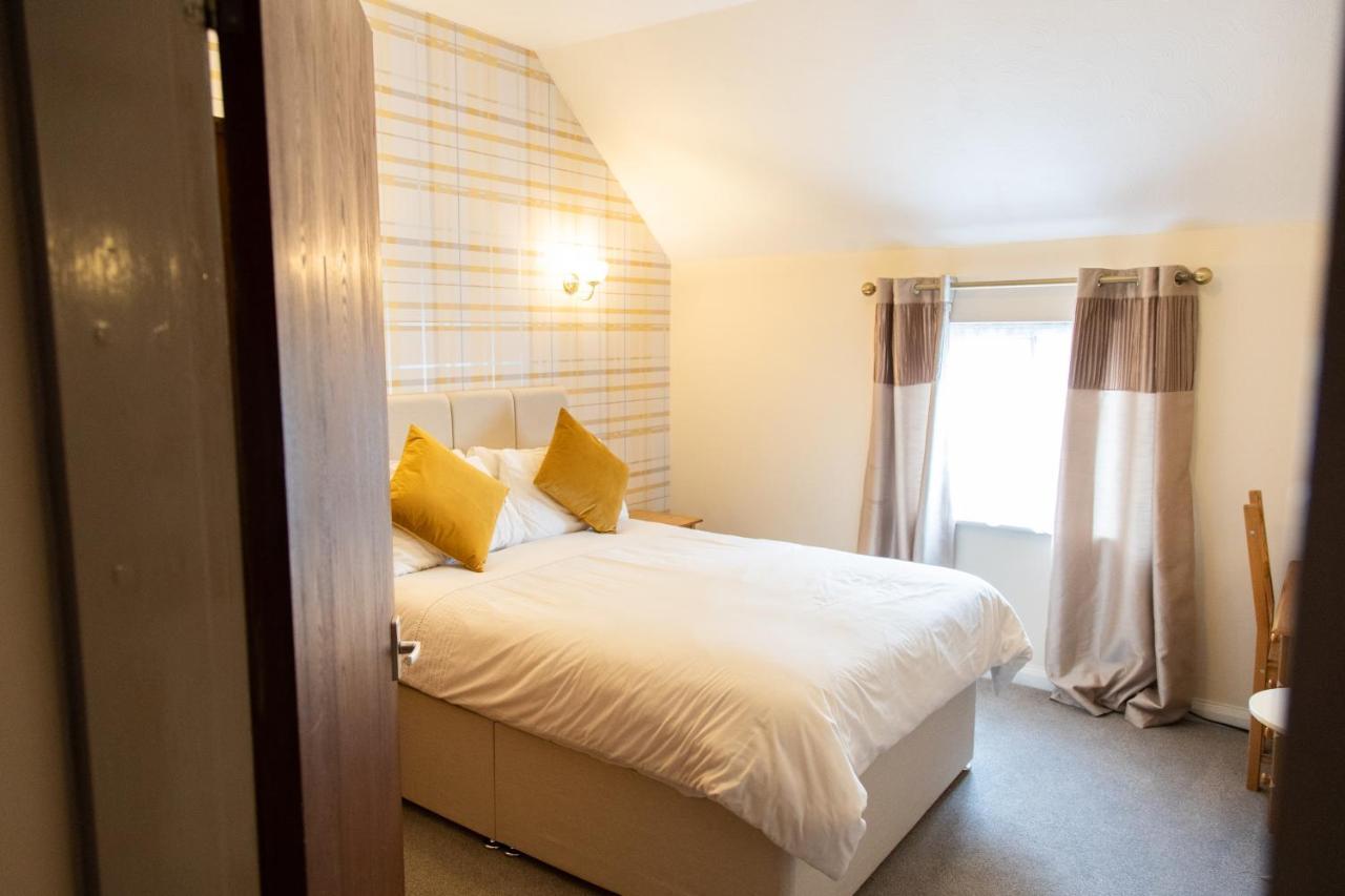 The Unicorn Inn Newton Solney Esterno foto