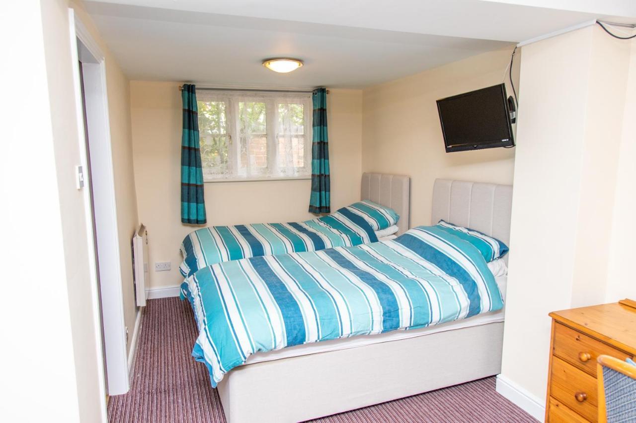 The Unicorn Inn Newton Solney Esterno foto