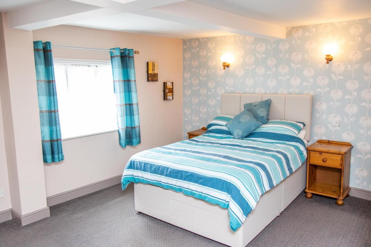 The Unicorn Inn Newton Solney Esterno foto