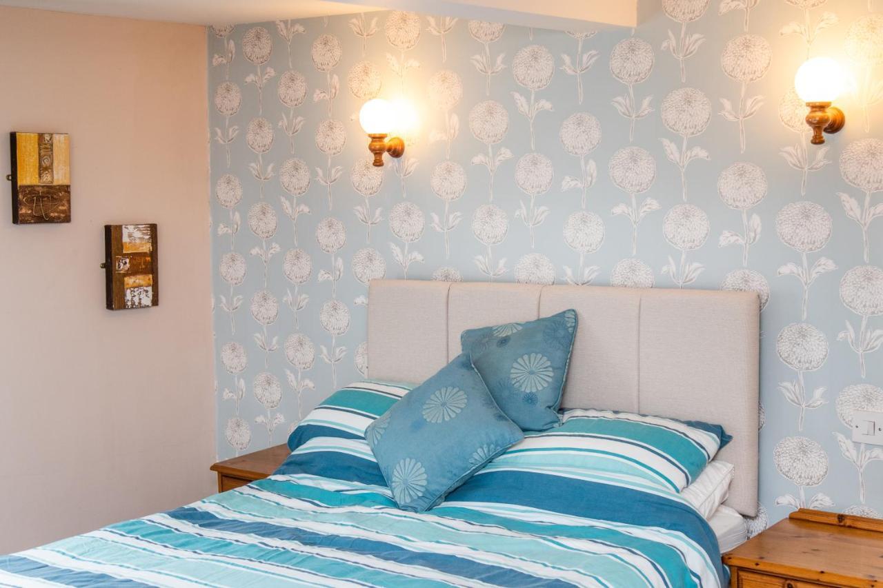 The Unicorn Inn Newton Solney Esterno foto