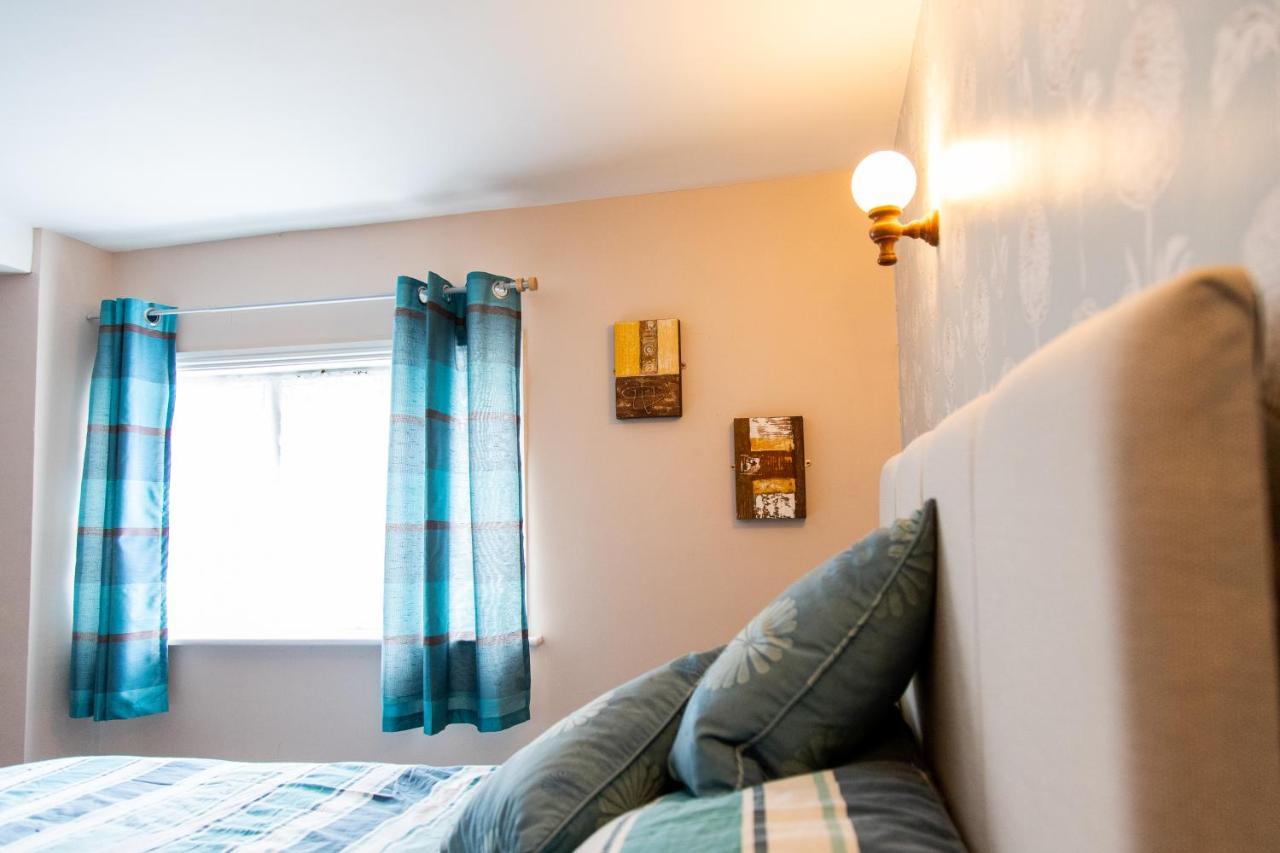 The Unicorn Inn Newton Solney Esterno foto