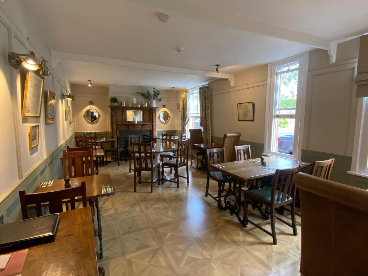 The Unicorn Inn Newton Solney Esterno foto