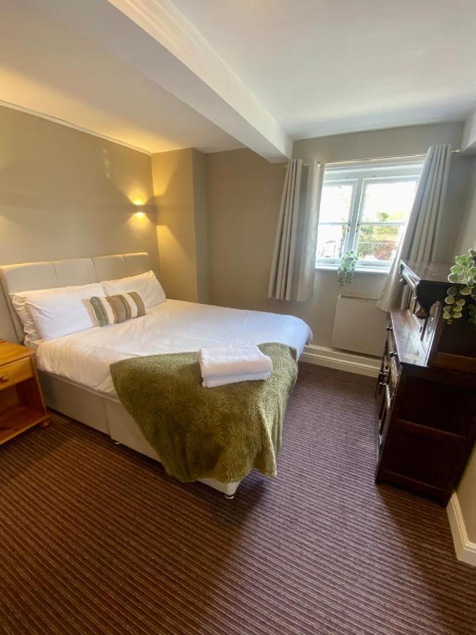 The Unicorn Inn Newton Solney Esterno foto