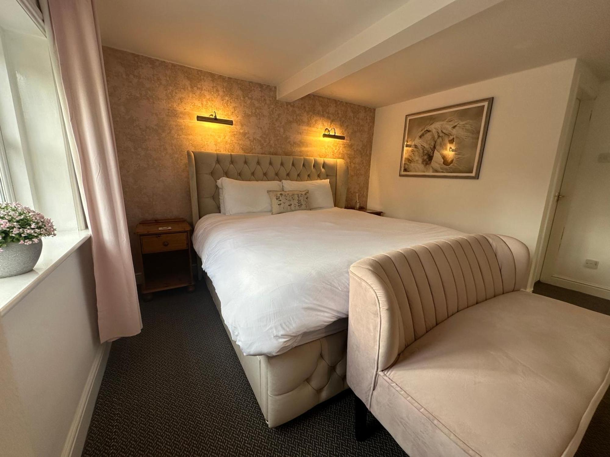 The Unicorn Inn Newton Solney Esterno foto