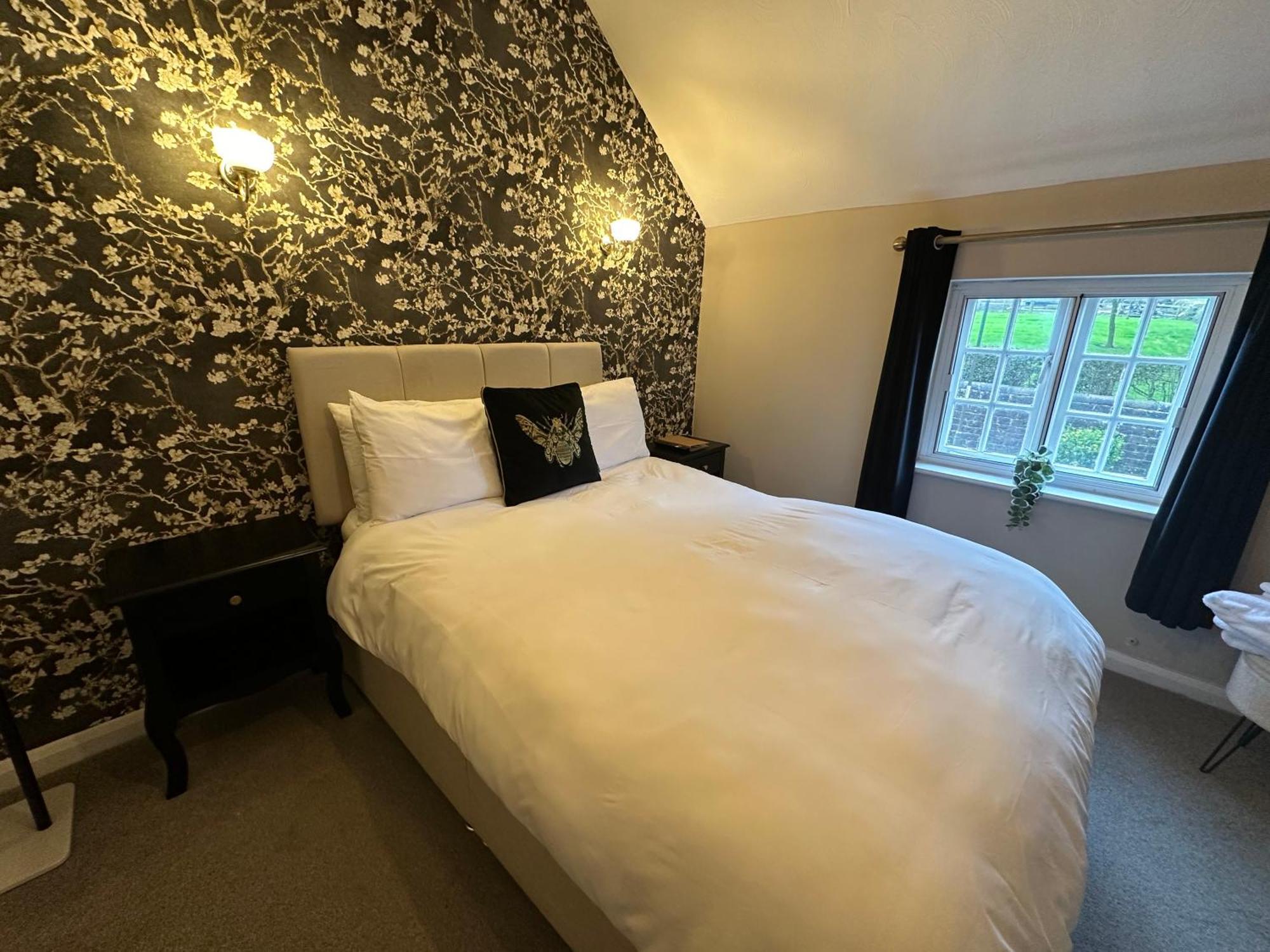 The Unicorn Inn Newton Solney Esterno foto