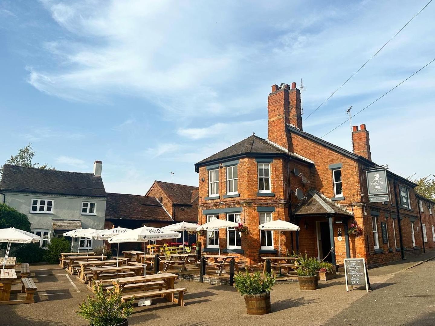 The Unicorn Inn Newton Solney Esterno foto