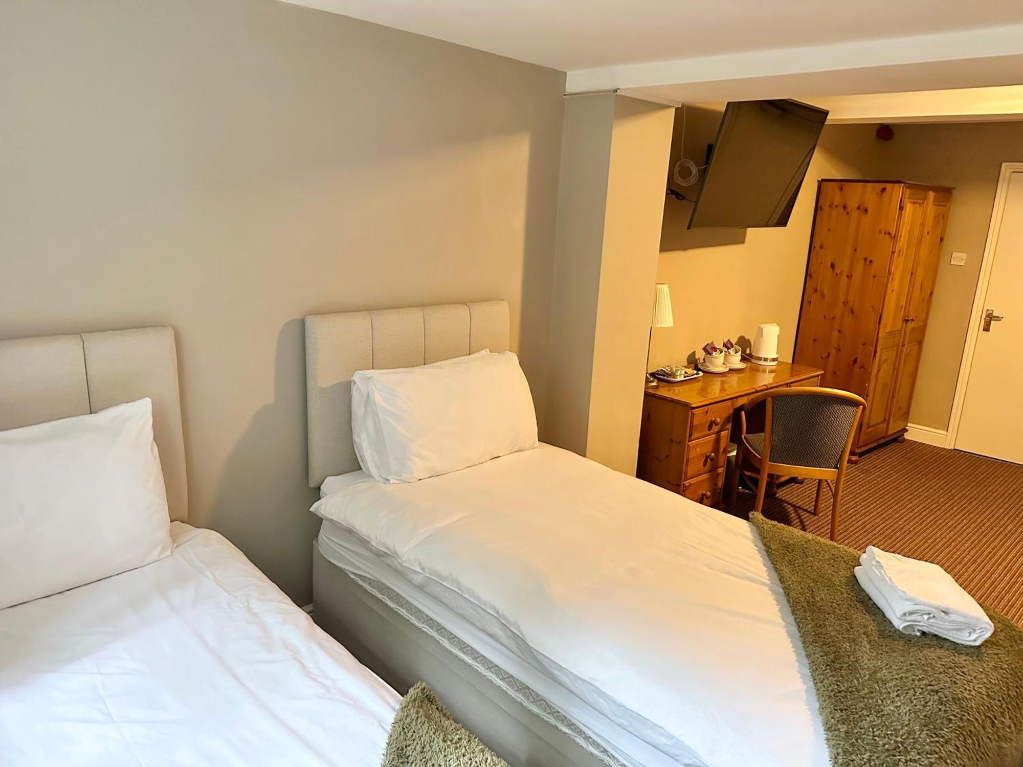 The Unicorn Inn Newton Solney Esterno foto